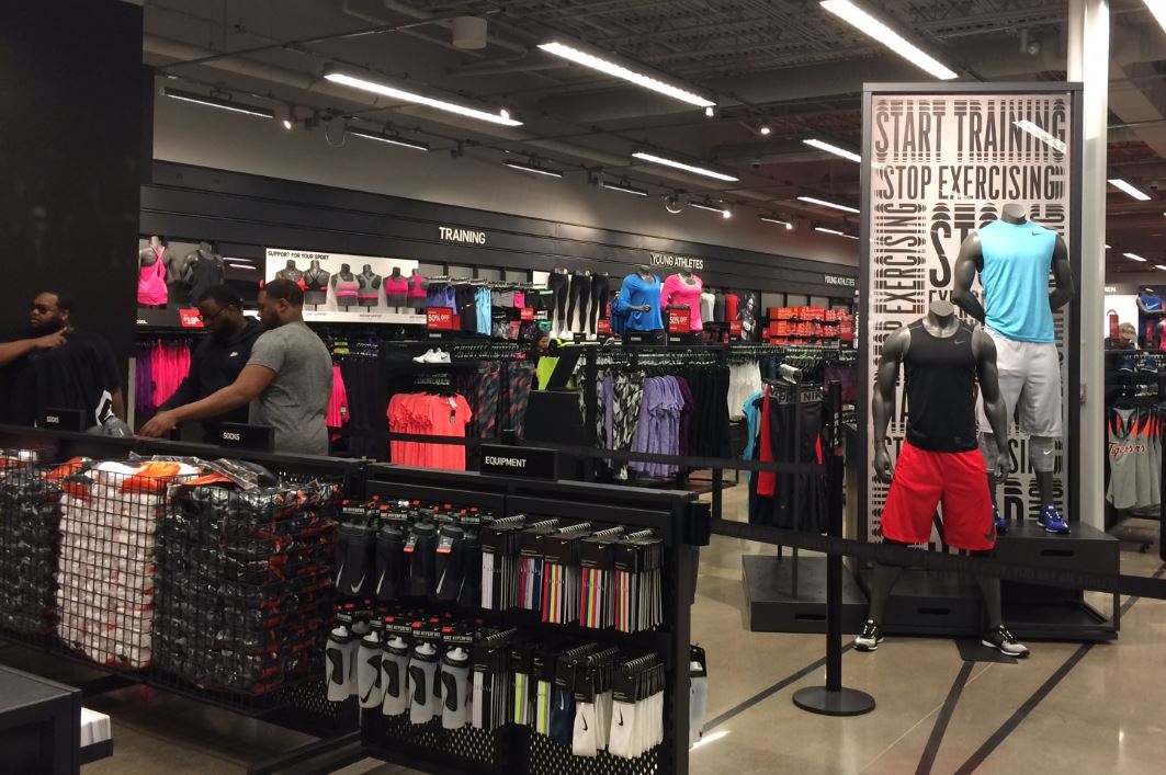 nike store great lakes crossing mall